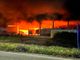 Violento incendio nella notte ad un capannone di Savigliano: distrutti 4 autocompattatori [FOTO E VIDEO]
