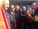Il sindaco di Fossano Davide Sordella contestato dai lavoratori della Michelin (guarda il video)