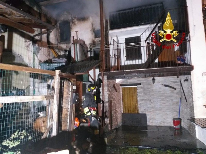 Incendio distrugge la casa di una giovane coppia. Entracque si mobilita e lancia una raccolta fondi online Incendio distrugge la casa di una giovane coppia. Entracque si mobilita e lancia una raccolta fondi online