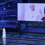Carlo Conti ricorda Papa Francesco: &quot;Momento unico il suo messaggio a Sanremo 2025&quot;