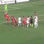 Punizione sotto l'incrocio, ma arbitro non 'vede' il gol: scandalo arbitrale in Turchia Punizione sotto l'incrocio, ma arbitro non 'vede' il gol: scandalo arbitrale in Turchia
