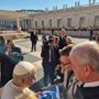Il presidente Buttieri dona al Papa la pubblicazione celebrativa realizzata in occasione dell’anniversario dell'organizzazione Il presidente Buttieri dona al Papa la pubblicazione celebrativa realizzata in occasione dell’anniversario dell'organizzazione