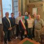 La maggioranza del sindaco Terreno all'insediamento, nel giugno 2024. terzo da sinistra il vicesindaco Ballauri La maggioranza del sindaco Terreno all'insediamento, nel giugno 2024. terzo da sinistra il vicesindaco Ballauri