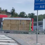 Dischi dei freni si surriscaldano, rischia di andare a fuoco un rimorchio carico di fieno