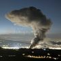 L'alta colonna di fumo alzatasi dall'edificio in zona Parco Tanaro (foto Michael Bianco) L'alta colonna di fumo alzatasi dall'edificio in zona Parco Tanaro (foto Michael Bianco)