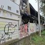 L'edificio di via San Rocco, ora distrutto dal rogo L'edificio di via San Rocco, ora distrutto dal rogo