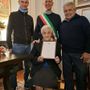 L'omaggio dell'Amministrazione comunale per il lusinghiero traguardo L'omaggio dell'Amministrazione comunale per il lusinghiero traguardo