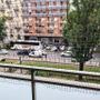 Bus con a bordo scolaresca si schianta conto un albero a Torino: a bordo anche alunni di Revello