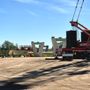 La posa delle prime travi del viadotto A33 ai piedi della collina di La Morra