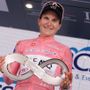 Elisa Longo Borghini a Imola con il trofeo del Giro d'Italia Women
