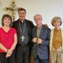 In foto il cardinale Repole a Bra con alcuni volontari del Santuario In foto il cardinale Repole a Bra con alcuni volontari del Santuario