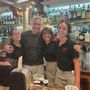 Paolo Bonolis con lo staff del Bar Perugina