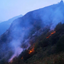 Incendi senza tregua nel Cuneese: il rogo sul monte Piastra entra nel sesto giorno