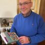 Lo scrittore di Verzuolo Aldo Ceccarelli con il suo libro