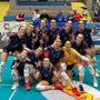 Le pumine che festeggiano la vittoria cagliaritana (ph. ufficio stampa Mondovì Volley)