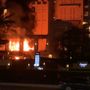 Le fiamme davanti all'Hotel Le fiamme davanti all'Hotel