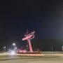 Venasca illumina di rosa la rotonda all’ingresso del paese in occasione della Festa della Donna