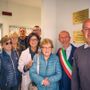 Venasca, scoperte targhe per i benefattori Yvonne e Isidoro Santi alla Casa di Riposo “Villa Michelis Allasina”