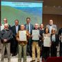 A Treiso il primo “Omaggio” al paesaggio Unesco: premiati i viticoltori del versante San Stunet A Treiso il primo “Omaggio” al paesaggio Unesco: premiati i viticoltori del versante San Stunet