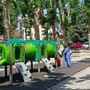 Savigliano, gruppo di mamme ripulisce dalle scritte i giochi dei bambini al parco Graneris Savigliano, gruppo di mamme ripulisce dalle scritte i giochi dei bambini al parco Graneris