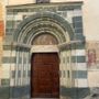 Il portale della chiesa di Santa Margherita a Casteldelfino