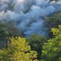 Fiamme sotto il castello vecchio di Barge: intervento in corso per un incendio di sterpaglie Fiamme sotto il castello vecchio di Barge: intervento in corso per un incendio di sterpaglie