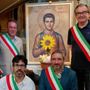 I sindaci con l'icona di San Pier Giorgio Frassati: in alto da sinistra Ivo Bussone (Valloriate), Paolo Bottero (Gaiola), Giacomo Doglio (Rittana), in basso da sinistra Manuel Guerra (Roccasparvera) e Loris Emanuel (Moiola) I sindaci con l'icona di San Pier Giorgio Frassati: in alto da sinistra Ivo Bussone (Valloriate), Paolo Bottero (Gaiola), Giacomo Doglio (Rittana), in basso da sinistra Manuel Guerra (Roccasparvera) e Loris Emanuel (Moiola)