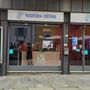 Cuneo, furto alla yogurteria Yoghy: il quartiere risponde con un “cash mob” di solidarietà Cuneo, furto alla yogurteria Yoghy: il quartiere risponde con un “cash mob” di solidarietà