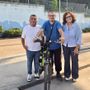 Erik torna in sella: Ettore e Margherita gli regalano una bici elettrica