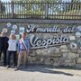 A Lesegno nasce il “Muretto del Vespista”: memoria, storia e passione sulle strade della Vespa A Lesegno nasce il “Muretto del Vespista”: memoria, storia e passione sulle strade della Vespa
