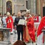 Duomo di Saluzzo la consega dell'onorificenza pontifica di Cavaliere dell'Ordine di San Gregorio Magno al maggiore Davide Basso Duomo di Saluzzo la consega dell'onorificenza pontifica di Cavaliere dell'Ordine di San Gregorio Magno al maggiore Davide Basso