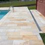 Pietra naturale vs ceramica: perché scegliere l'autenticità per la tua casa