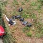 I sacchi della spazzatura abbandonati di fronte a Villa Invernizzi
