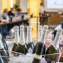 Vino nella Gdo in leggero calo, ma i brindisi aumentano: gli spumanti col segno positivo, metodo classico da record Vino nella Gdo in leggero calo, ma i brindisi aumentano: gli spumanti col segno positivo, metodo classico da record