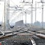 Uomo investito da un treno a Trofarello: circolazione via binari sospesa Uomo investito da un treno a Trofarello: circolazione via binari sospesa