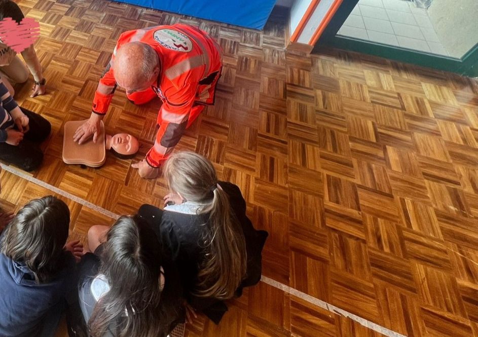 Gli alunni della primaria di Sale delle Langhe a lezione di primo soccorso