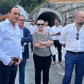In foto Alberto Cirio, l'assessore Marco Gallo, la sindaca Manassero e il presidente della Provincia Luca Robaldo al cantiere del Tenda la scorsa estate In foto Alberto Cirio, l'assessore Marco Gallo, la sindaca Manassero e il presidente della Provincia Luca Robaldo al cantiere del Tenda la scorsa estate