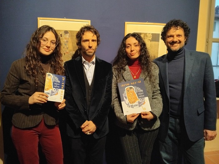 Due giovani creative astigiane firmano la comunicazione visiva della mostra di Klimt a Savigliano