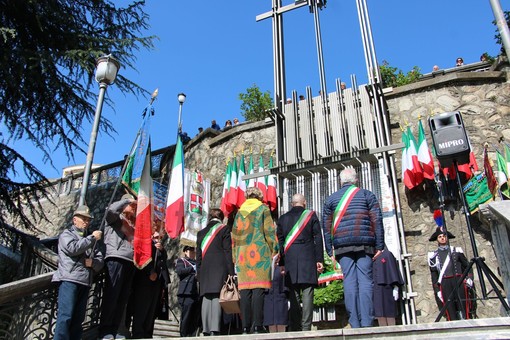 Partecipata Festa della Liberazione a Mondovì che ha posto una targhetta in in memoria di Anna Segre [FOTO]