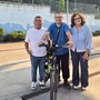 Erik torna in sella: Ettore e Margherita gli regalano una bici elettrica Erik torna in sella: Ettore e Margherita gli regalano una bici elettrica