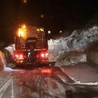 Slavina sulla statale 21, riaperta dopo l'intervento di sgombero
