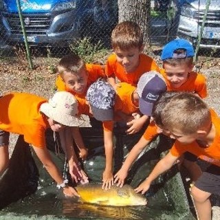 Dalle nevi di Limone al Lago di Giurdan: i giovani della scuola di sci scoprono la pesca sportiva Dalle nevi di Limone al Lago di Giurdan: i giovani della scuola di sci scoprono la pesca sportiva