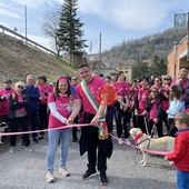 San Michele Mondovì si tinge di rosa per la ricerca con la passeggiata "Just the Woman I Am" [FOTO]