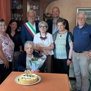 Cherasco festeggia i 100 anni di Secondina Anselmo, per tutti Felicina Cherasco festeggia i 100 anni di Secondina Anselmo, per tutti Felicina