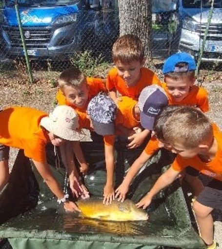 Dalle nevi di Limone al Lago di Giurdan: i giovani della scuola di sci scoprono la pesca sportiva Dalle nevi di Limone al Lago di Giurdan: i giovani della scuola di sci scoprono la pesca sportiva