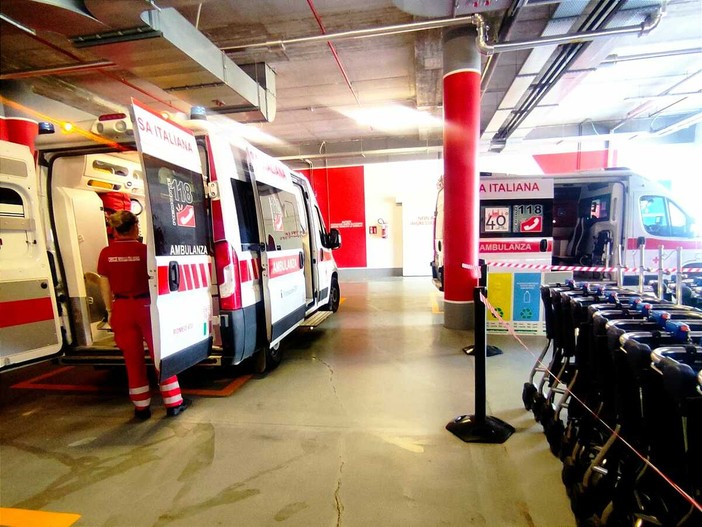 Mezzi di soccorso al Pronto soccorso di Verduno