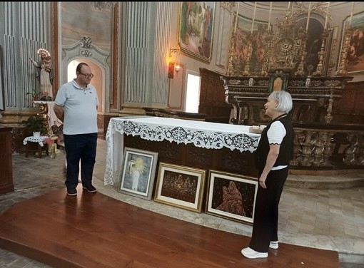 Neive, la pittrice astigiana An Teo dona tre opere sacre alla parrocchia dei Santi Pietro e Paolo Neive, la pittrice astigiana An Teo dona tre opere sacre alla parrocchia dei Santi Pietro e Paolo