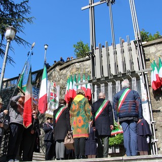 Partecipata Festa della Liberazione a Mondovì che ha posto una targhetta in in memoria di Anna Segre [FOTO]