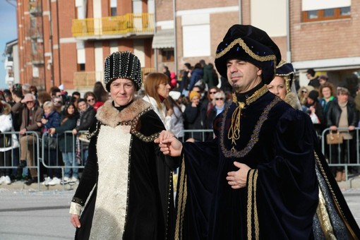 Carlevè ’d Mondvì 2026, trionfo all’Altipiano: la seconda sfilata è una festa da record Carlevè ’d Mondvì 2026, trionfo all’Altipiano: la seconda sfilata è una festa da record