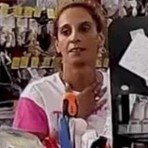 L'imputata Stanka Batashka, ritratta dalle telecamere di videosorveglianza del magazzino di Monticello d'Alba in un manifesto diffuso dalla comunità cinese astigiana